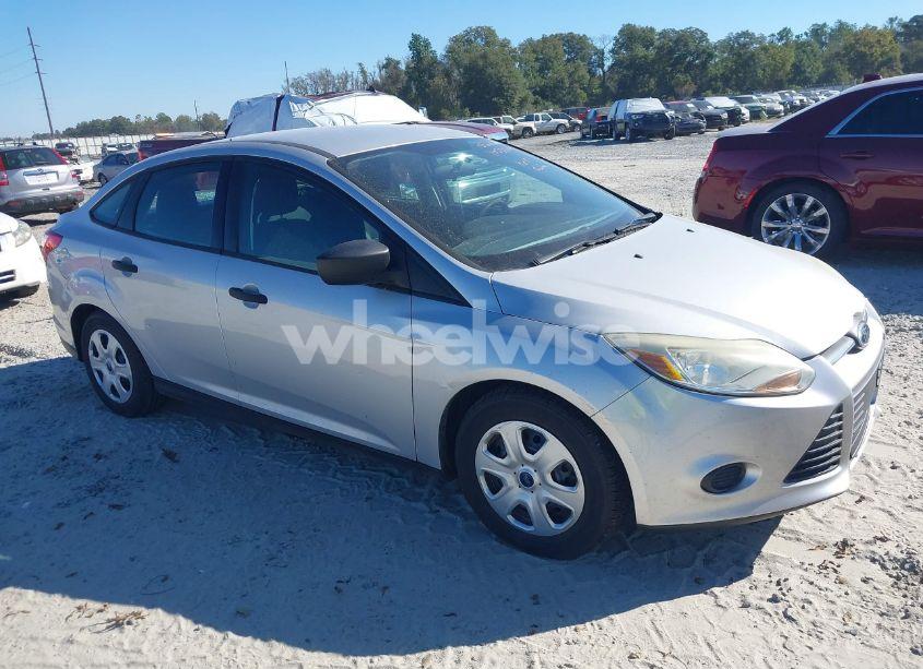 2013 Ford Focus (VIN 1FADP3E21DL104578) main photo