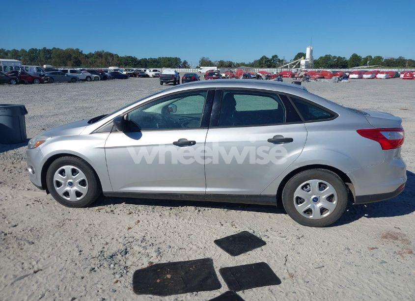 Photo 14 of 2013 Ford Focus (VIN 1FADP3E21DL104578)