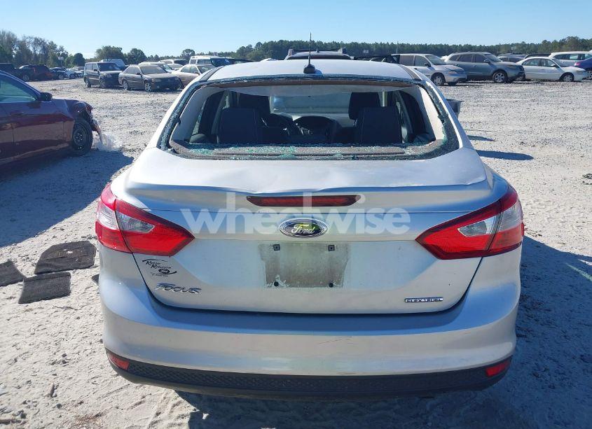 Photo 16 of 2013 Ford Focus (VIN 1FADP3E21DL104578)