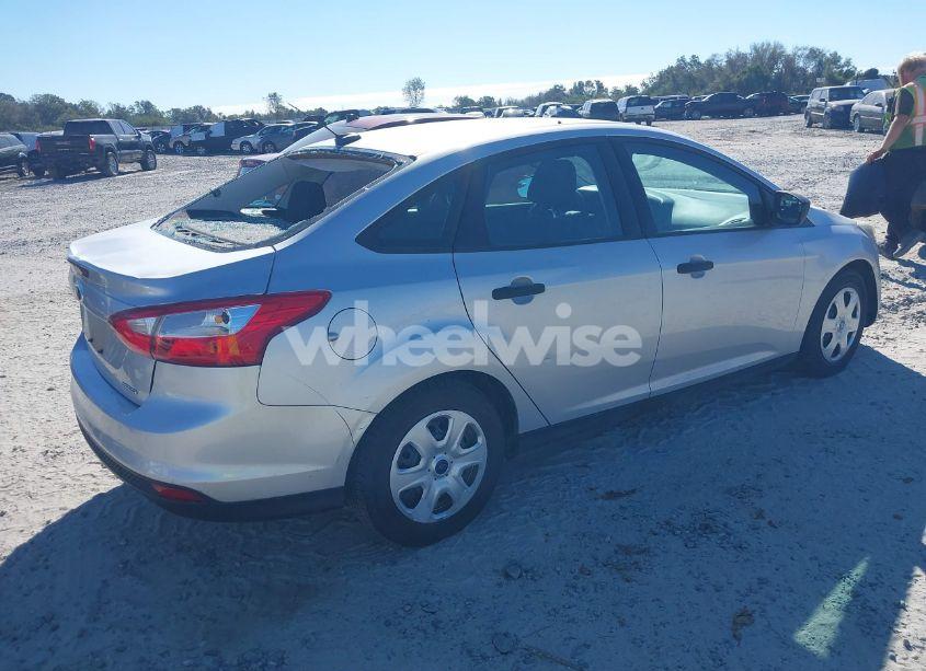 Photo 4 of 2013 Ford Focus (VIN 1FADP3E21DL104578)
