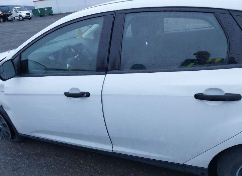 Photo 15 of 2013 Ford Focus S (VIN 1FADP3E21DL178082)