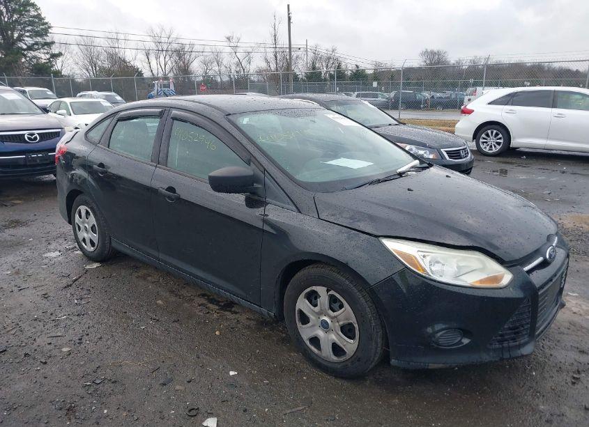 2013 Ford Focus S (VIN 1FADP3E21DL181824) main photo