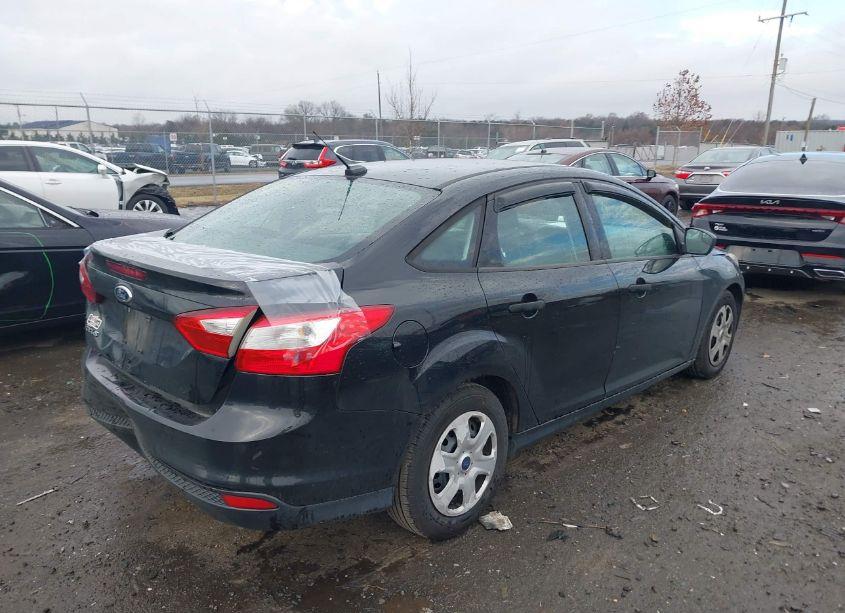 Photo 4 of 2013 Ford Focus S (VIN 1FADP3E21DL181824)