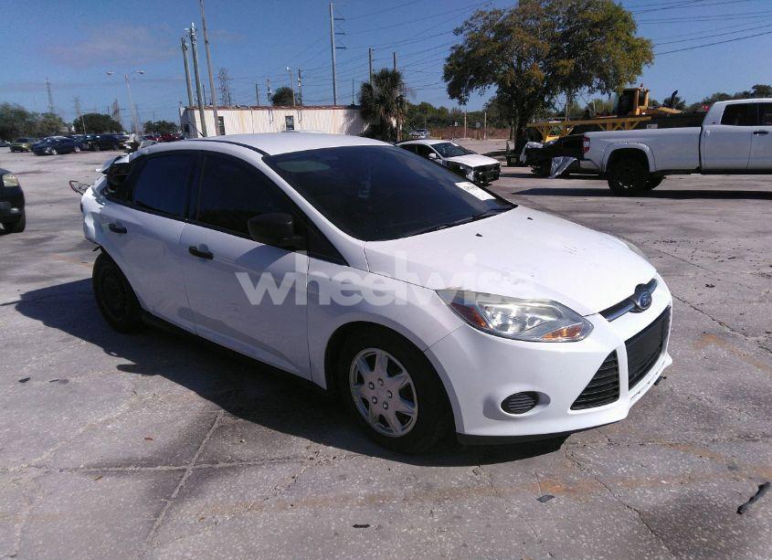 2014 Ford Focus S (VIN 1FADP3E21EL306550) main photo