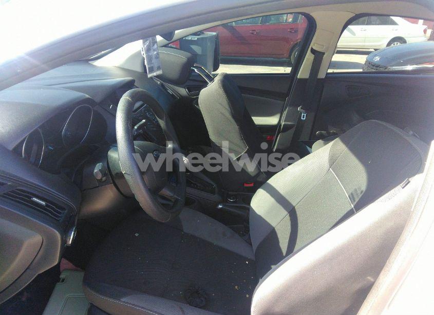 Photo 5 of 2014 Ford Focus S (VIN 1FADP3E21EL306550)