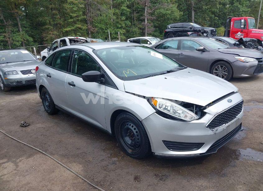 2015 Ford Focus S (VIN 1FADP3E21FL273647) main photo