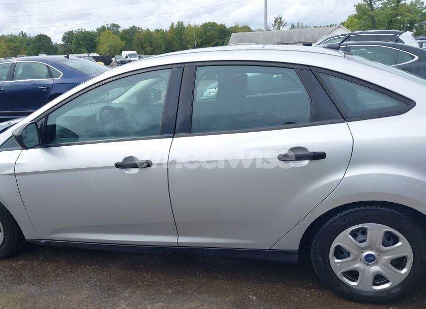 Photo 14 of 2015 Ford Focus S (VIN 1FADP3E21FL273647)