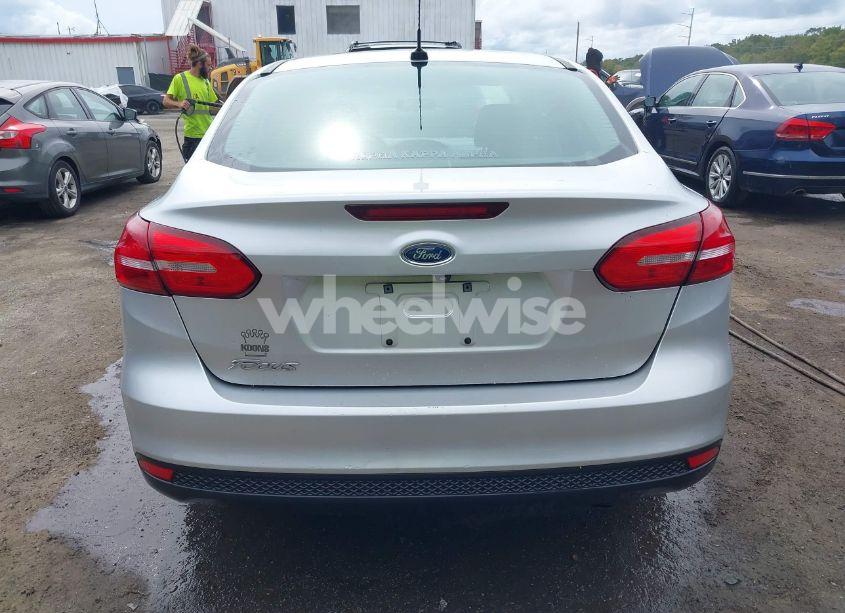 Photo 16 of 2015 Ford Focus S (VIN 1FADP3E21FL273647)