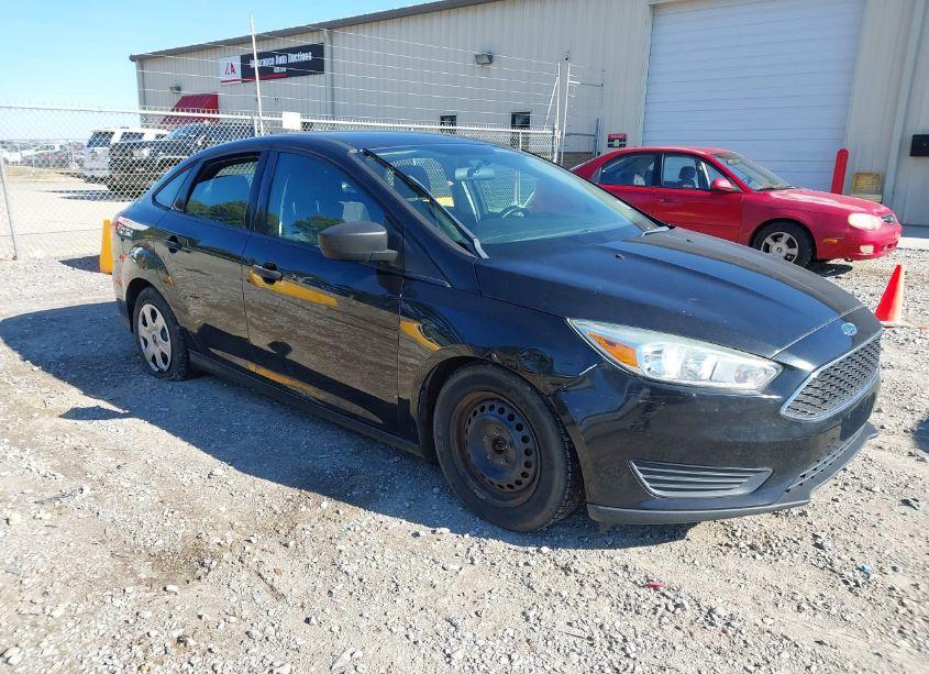 2015 Ford Focus S (VIN 1FADP3E21FL365244) main photo