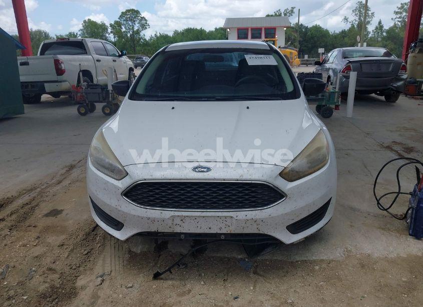 Photo 13 of 2015 Ford Focus S (VIN 1FADP3E21FL372842)