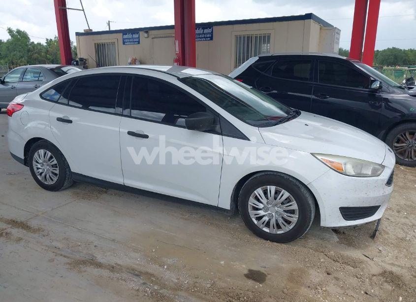 Photo 14 of 2015 Ford Focus S (VIN 1FADP3E21FL372842)