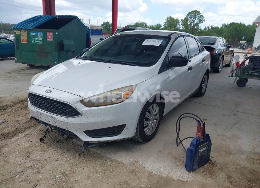 Photo 2 of 2015 Ford Focus S (VIN 1FADP3E21FL372842)