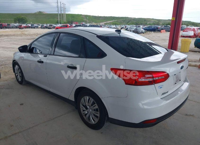 Photo 3 of 2015 Ford Focus S (VIN 1FADP3E21FL372842)