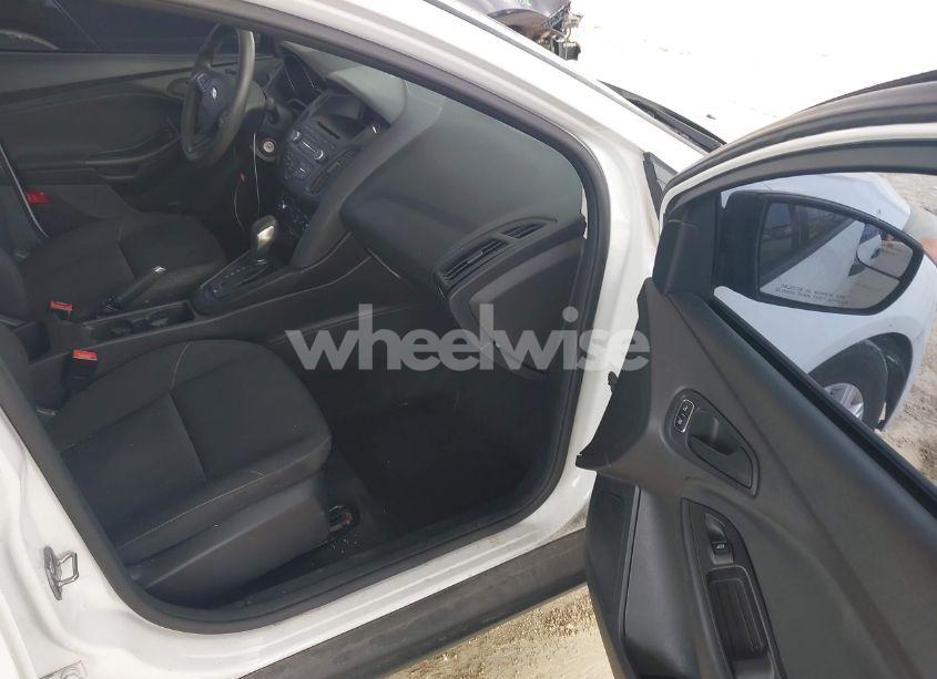 Photo 5 of 2015 Ford Focus S (VIN 1FADP3E21FL372842)