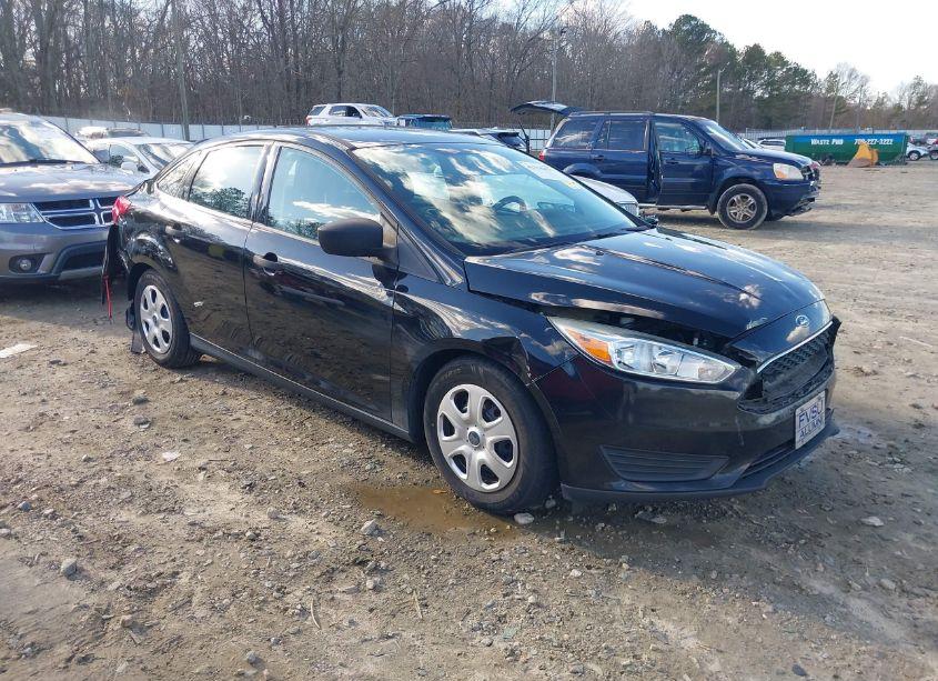 2016 Ford Focus S (VIN 1FADP3E21GL207116) main photo