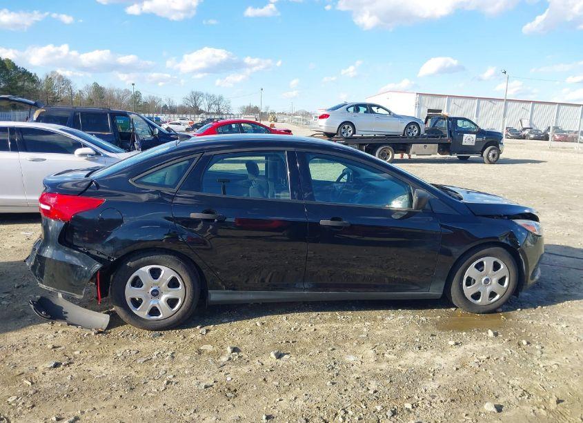Photo 13 of 2016 Ford Focus S (VIN 1FADP3E21GL207116)