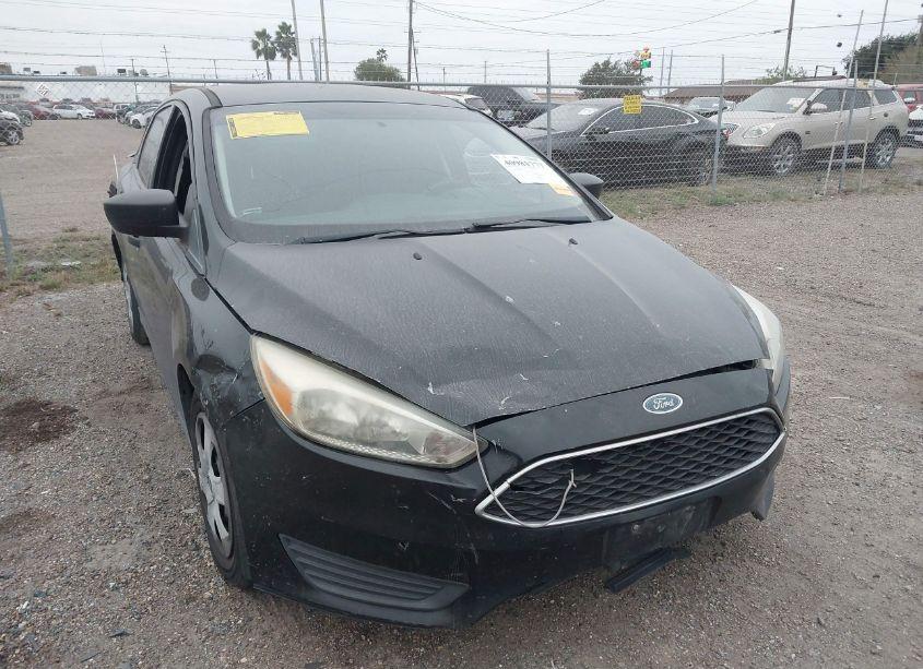 2016 Ford Focus S (VIN 1FADP3E21GL288828) main photo