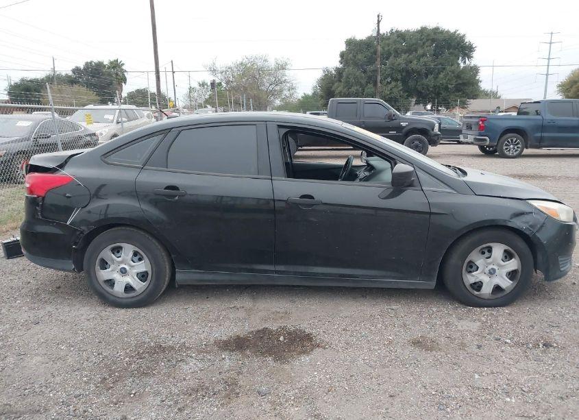 Photo 13 of 2016 Ford Focus S (VIN 1FADP3E21GL288828)