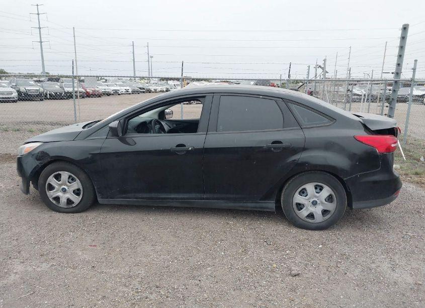 Photo 14 of 2016 Ford Focus S (VIN 1FADP3E21GL288828)