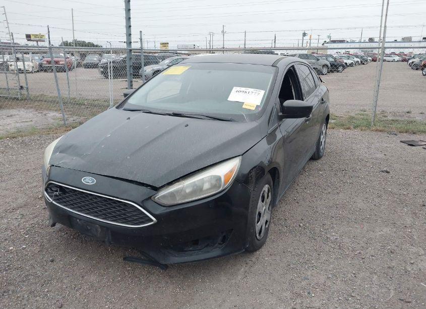 Photo 2 of 2016 Ford Focus S (VIN 1FADP3E21GL288828)