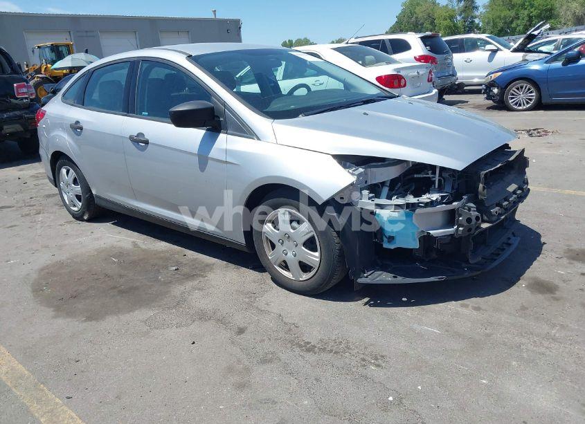 2016 Ford Focus S (VIN 1FADP3E21GL372521) main photo