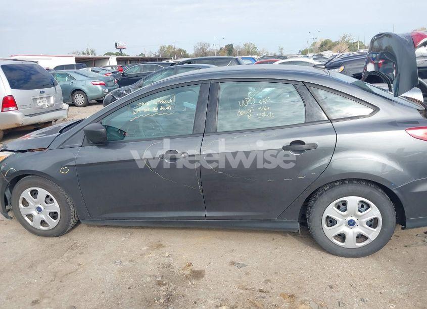Photo 14 of 2016 Ford Focus S (VIN 1FADP3E21GL378965)