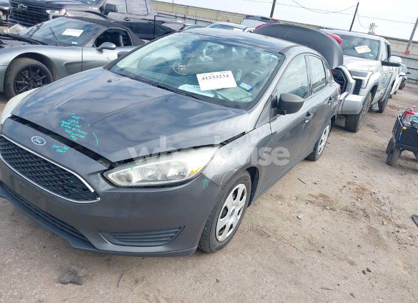 Photo 2 of 2016 Ford Focus S (VIN 1FADP3E21GL378965)