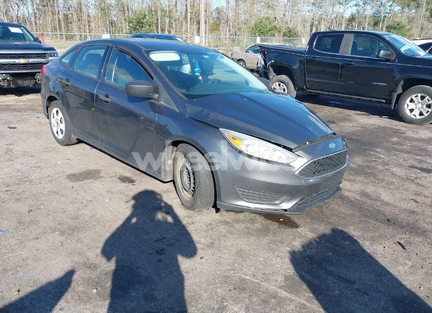 2016 Ford Focus S (VIN 1FADP3E21GL389769) main photo