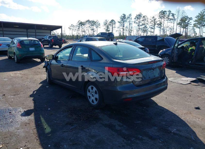 Photo 3 of 2016 Ford Focus S (VIN 1FADP3E21GL389769)