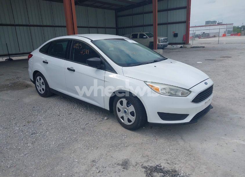 2016 Ford Focus S (VIN 1FADP3E21GL391456) main photo