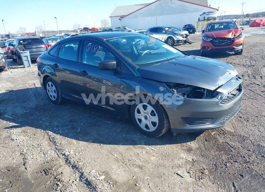 2016 Ford Focus S (VIN 1FADP3E21GL395670) main photo