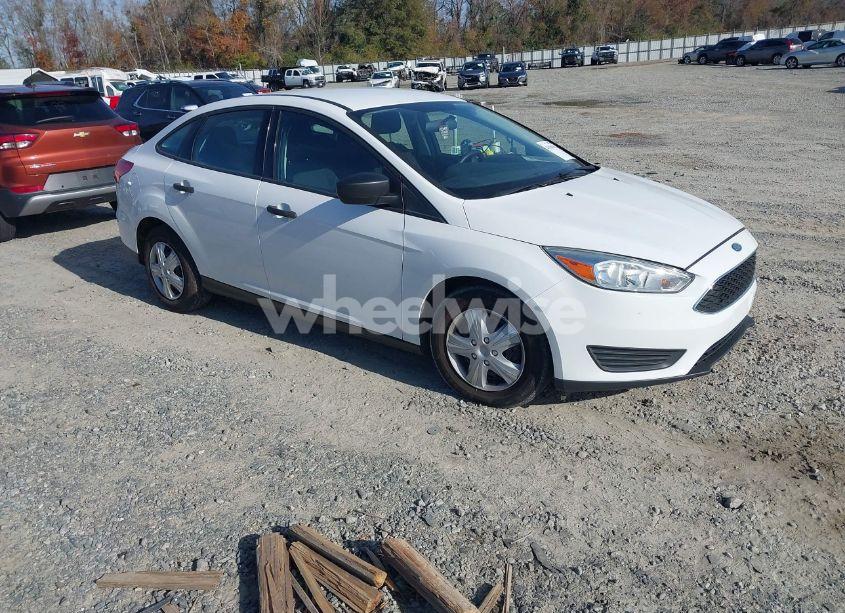 2017 Ford Focus S (VIN 1FADP3E21HL215170) main photo