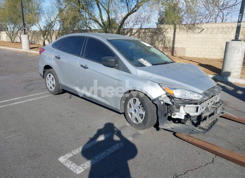 2018 Ford Focus S (VIN 1FADP3E21JL205244) main photo