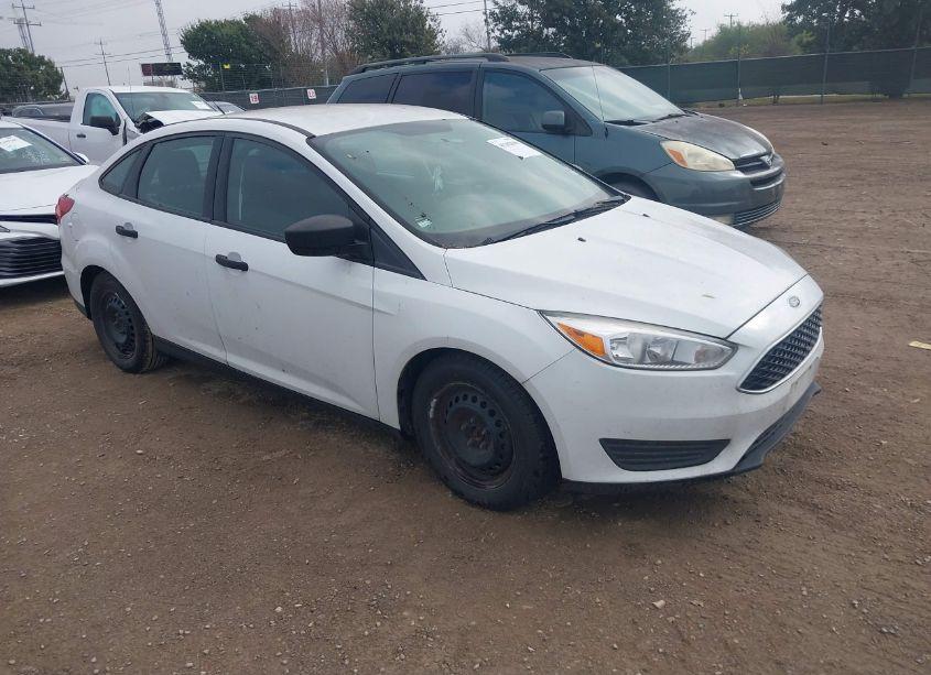 2018 Ford Focus S (VIN 1FADP3E21JL222741) main photo
