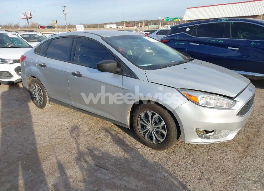 2018 Ford Focus S (VIN 1FADP3E21JL240432) main photo