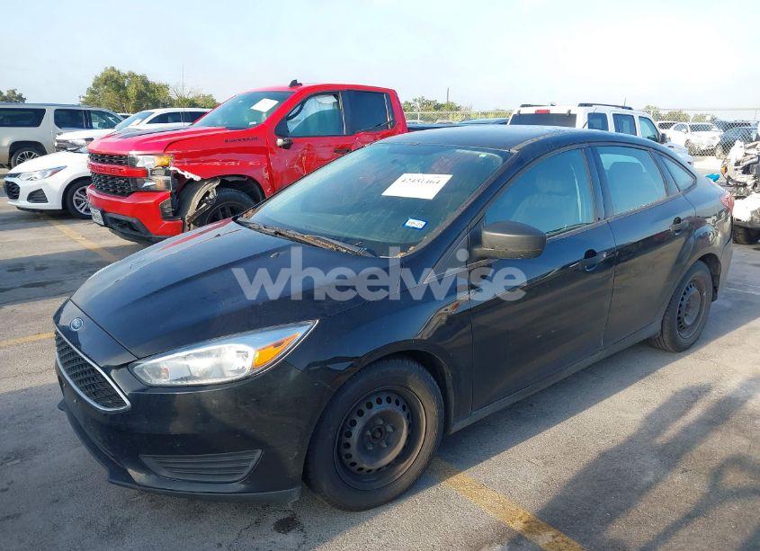 Photo 2 of 2018 Ford Focus S (VIN 1FADP3E21JL260647)