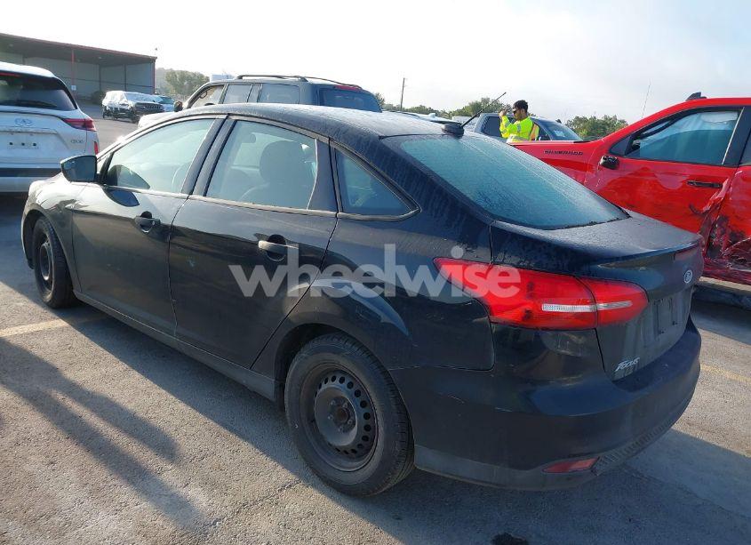 Photo 3 of 2018 Ford Focus S (VIN 1FADP3E21JL260647)