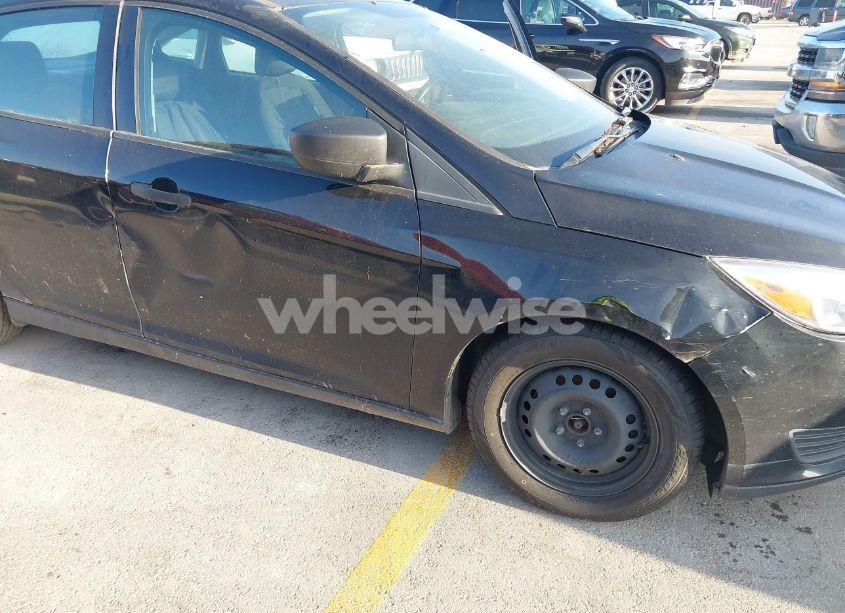 Photo 6 of 2018 Ford Focus S (VIN 1FADP3E21JL260647)