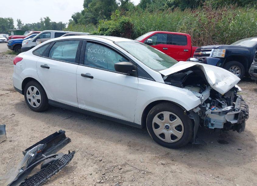 2018 Ford Focus S (VIN 1FADP3E21JL300161) main photo