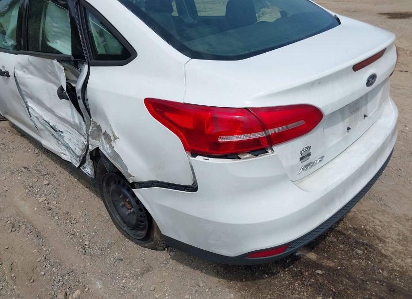Photo 15 of 2018 Ford Focus S (VIN 1FADP3E21JL300161)