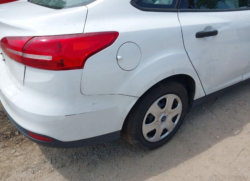 Photo 16 of 2018 Ford Focus S (VIN 1FADP3E21JL300161)
