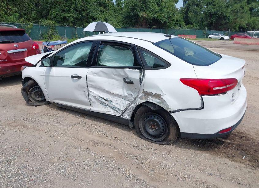 Photo 3 of 2018 Ford Focus S (VIN 1FADP3E21JL300161)
