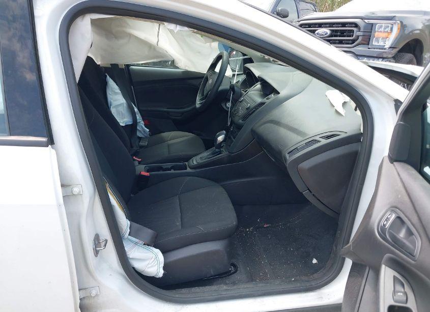 Photo 5 of 2018 Ford Focus S (VIN 1FADP3E21JL300161)