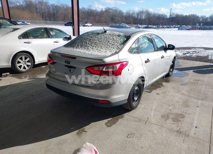 Photo 4 of 2013 Ford Focus S (VIN 1FADP3E22DL124144)