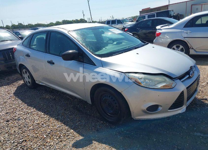 2013 Ford Focus S (VIN 1FADP3E22DL241108) main photo