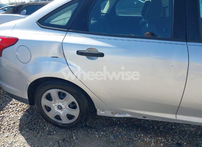 Photo 6 of 2013 Ford Focus S (VIN 1FADP3E22DL241108)