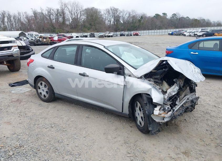 2014 Ford Focus S (VIN 1FADP3E22EL165455) main photo