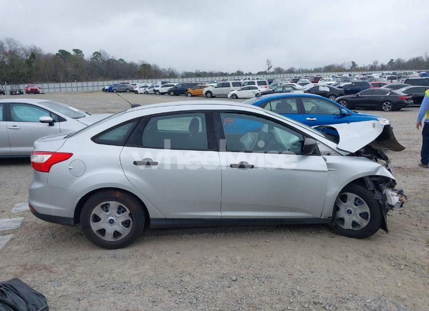 Photo 13 of 2014 Ford Focus S (VIN 1FADP3E22EL165455)