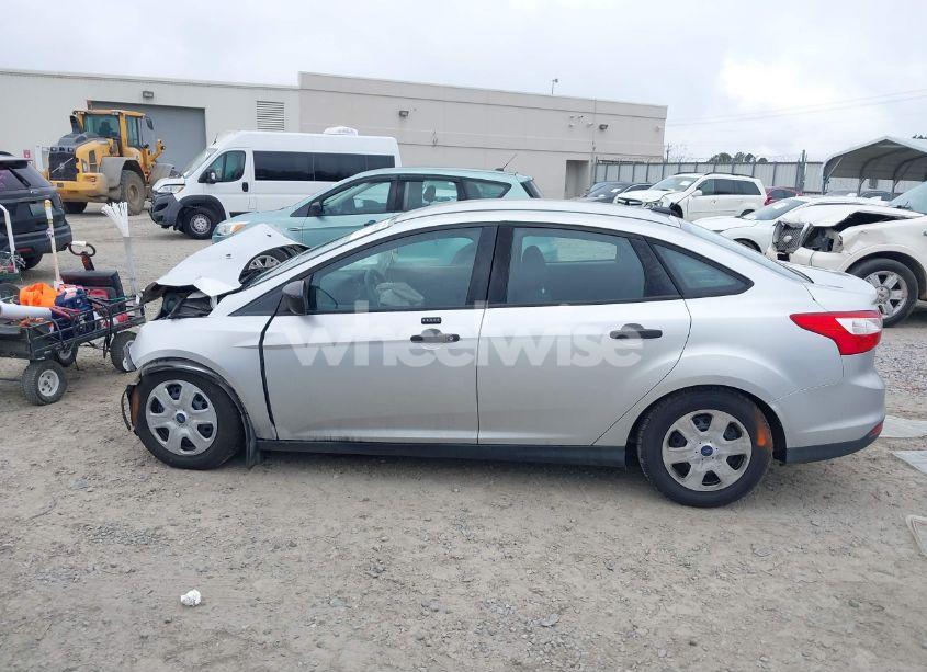 Photo 14 of 2014 Ford Focus S (VIN 1FADP3E22EL165455)