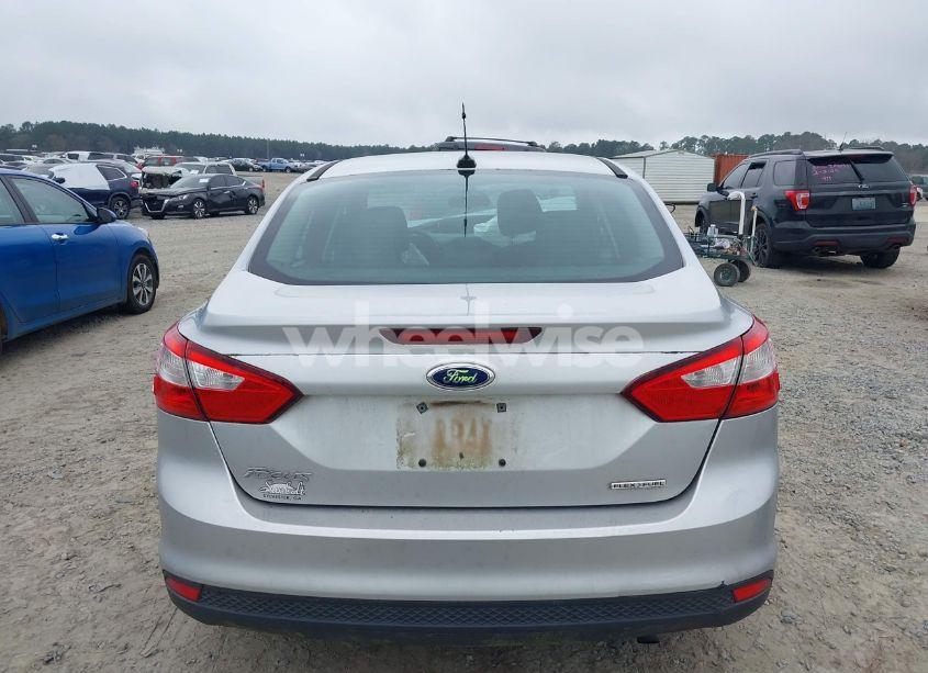 Photo 16 of 2014 Ford Focus S (VIN 1FADP3E22EL165455)